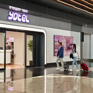 2* מלון Yotel Airport, Entrance